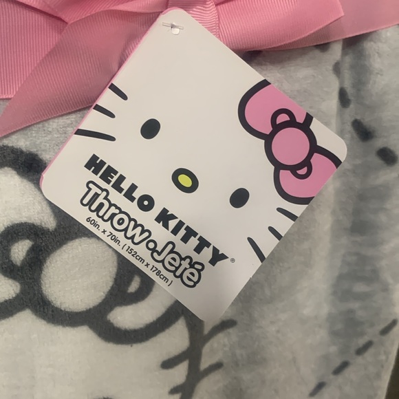 New Hello Kitty White & Gray Diamond 60 x 70 Plush Throw Blanket New With Tag - Picture 4 of 8